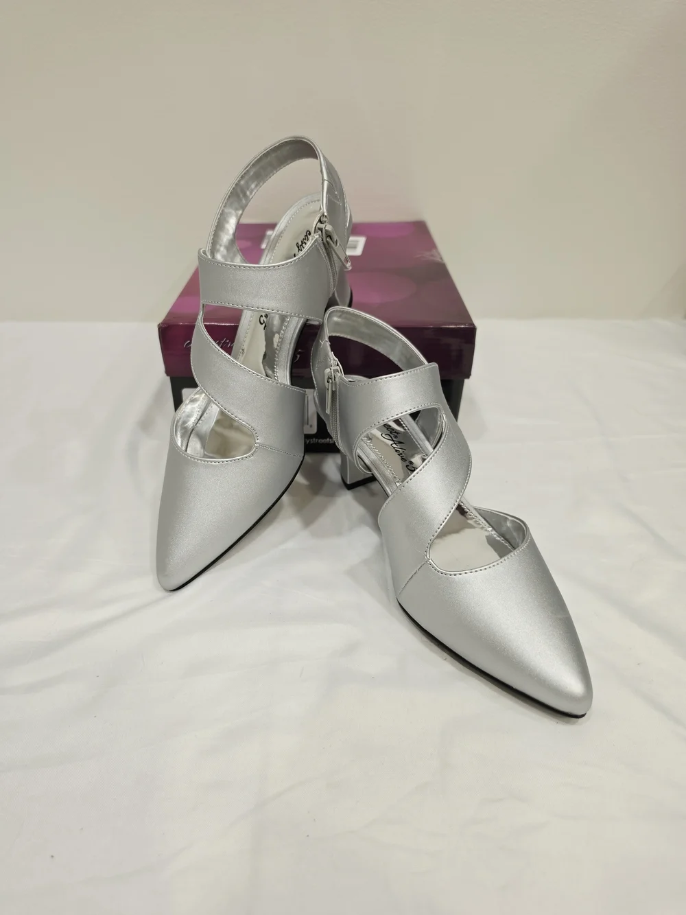 easy street Silver Satin Venue Wide Size 9 Crisscross Pointed-Toe Heels